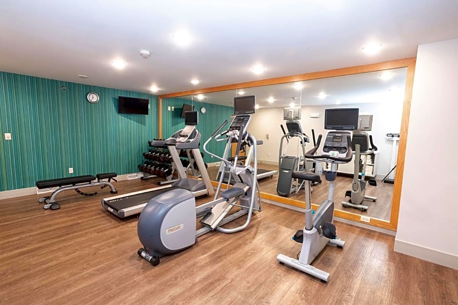 Holiday Inn Express & Suites Iron Mountain, an IHG Hotel