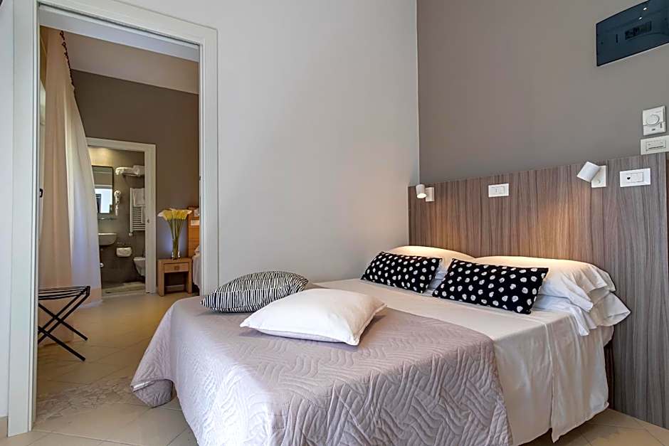 Hotel Mocambo Riccione CENTRALISSIMO AL MARE