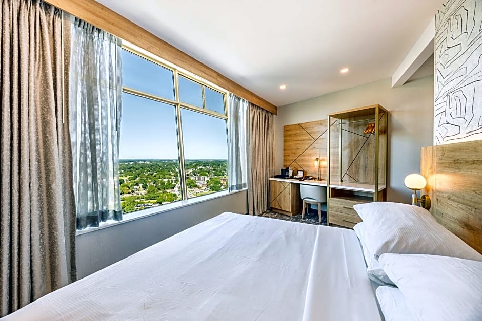 Tower Hotel at Fallsview