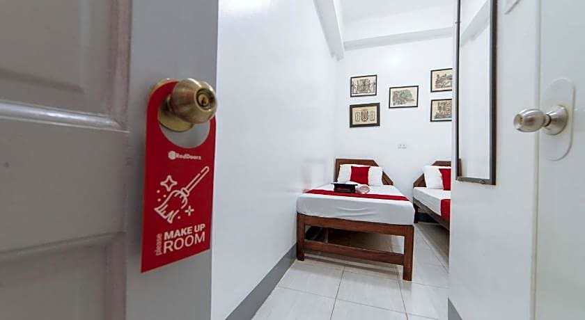 RedDoorz @ Plaza Jaro Iloilo