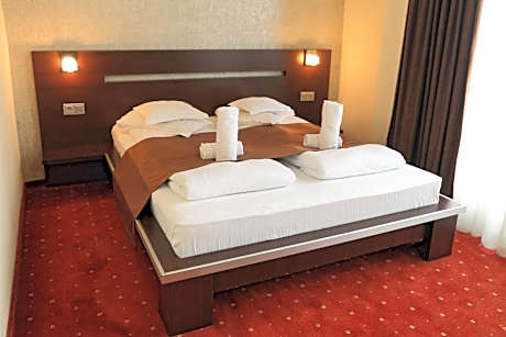 One-Bedroom Apartment with Terrace