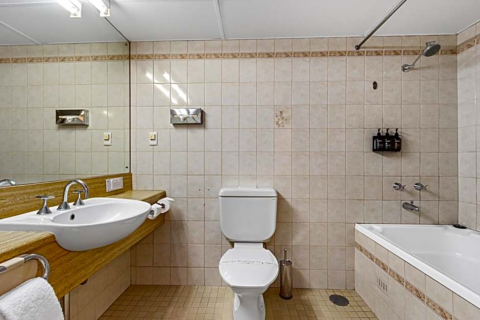 Comfort Hotel Adelaide Meridien