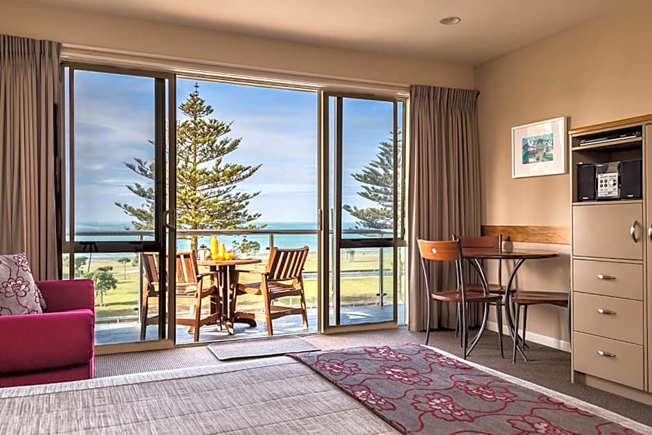 Pebble Beach Motor Inn