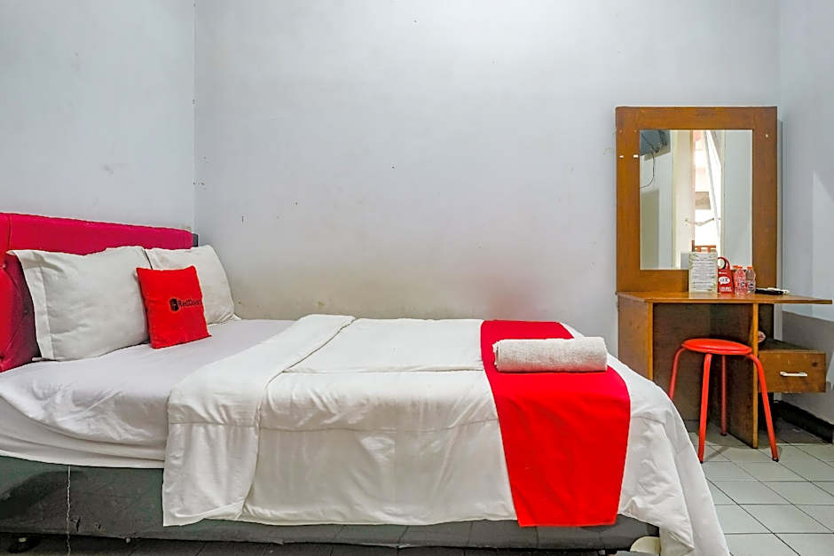 RedDoorz near Batik Tulis Celaket 2