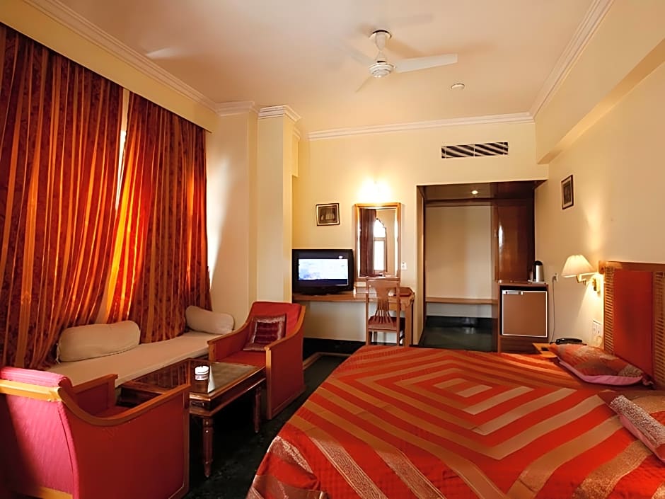 Hotel Raj Vilas Place
