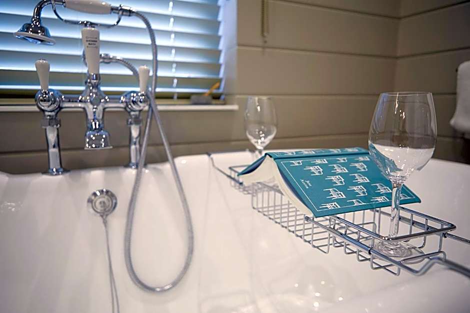 The Plough Inn & Cottages