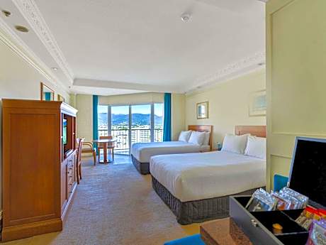 Classic Twin Room with City and Mountain View