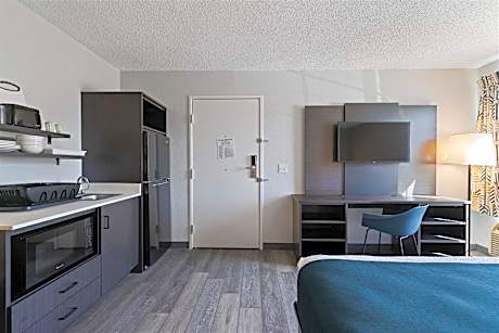 1 King Bed | Mobil Access Tub Nsmk Kitchen