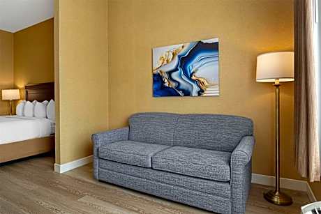 King Suite with Sofa Bed, Fireplace, Sitting Area and Rain Shower - Non-Smoking