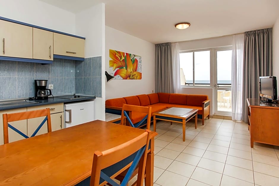 Photo 1 of 6 of apartment with balcony sea view 1 adult + 1 child