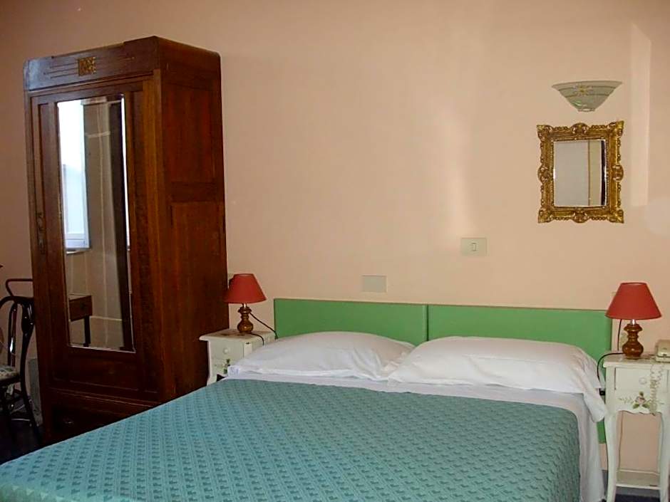 Photo 1 of 4 of Single Room