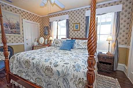 King Room with Balcony and Spa Bath