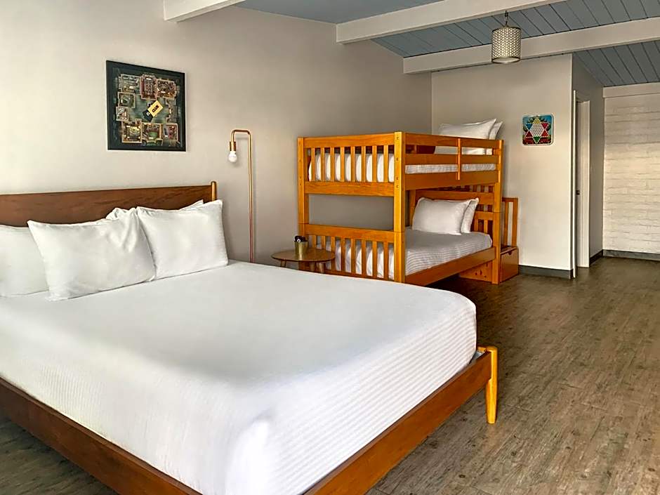 Hotel McCoy - Art, Coffee, Beer, Wine