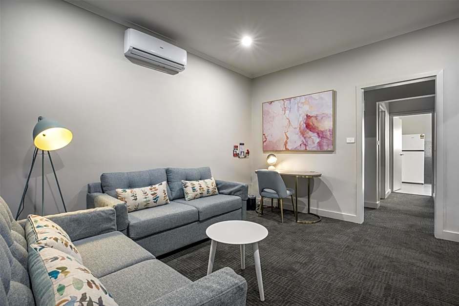 Nightcap at Sandbelt Hotel