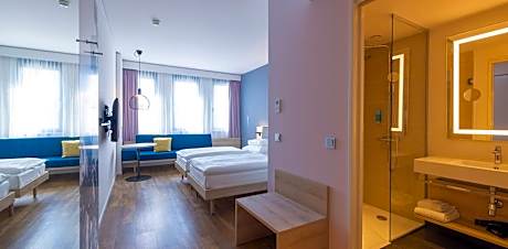 roomz Style Twin Room with Bench