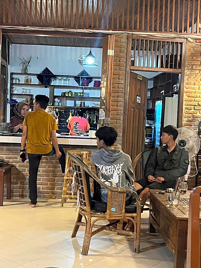 Olala Bungalows and Restaurant