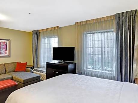 1 Queen Bd Studio Suite Mobil Access Tub