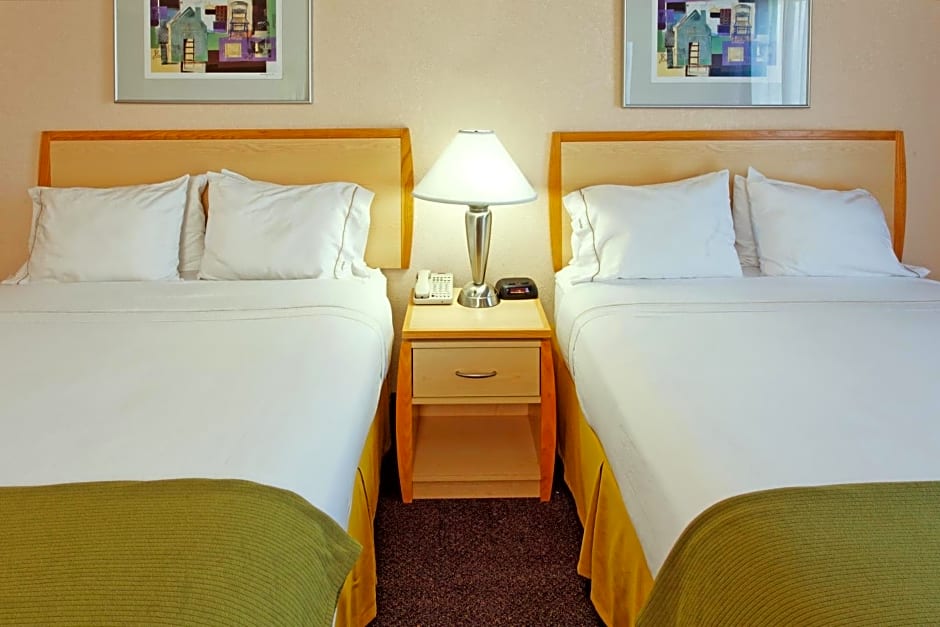 Holiday Inn Express Hotel & Suites San Antonio - Rivercenter Area, an IHG Hotel