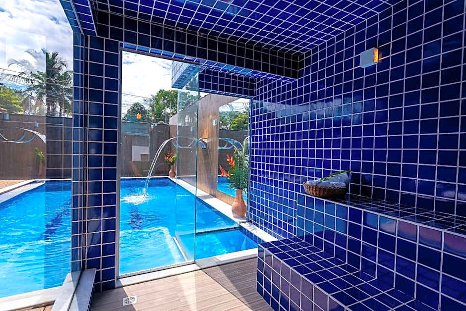 Casa Espaçosa com Piscina e Sauna Privativa! 6 Suítes!