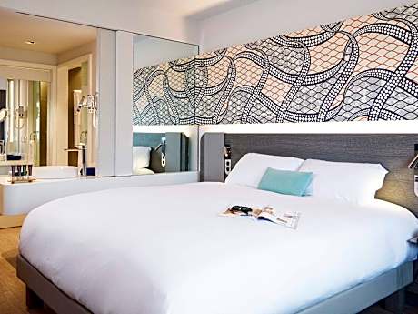 Superior Suite with 1 king-sized bed