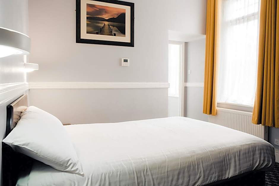 San Clu Hotel, Bar & Brasserie