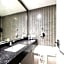 Holiday Inn Cardiff - North M4 By IHG