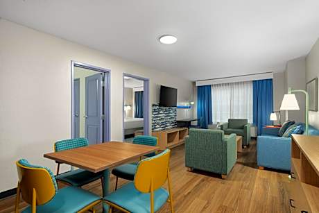 One-Bedroom King Suite