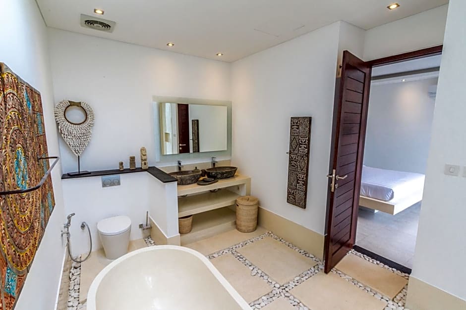 Villa Saha - Elegant 3-Bedroom in Seminyak