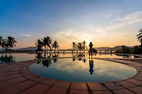 Kaengkrachan Boathouse Paradise Resort