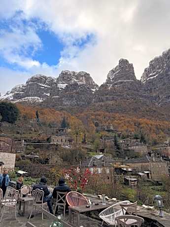 Ikojenia Traditional Lodge