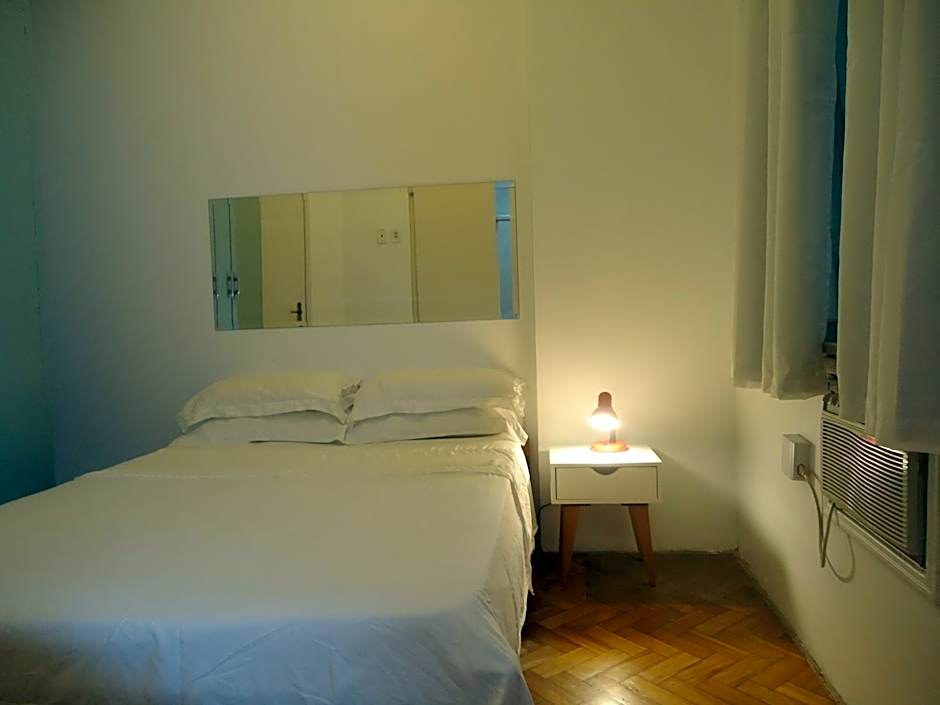 Copacabana 3 quartos ar cond a 2 qds da praia