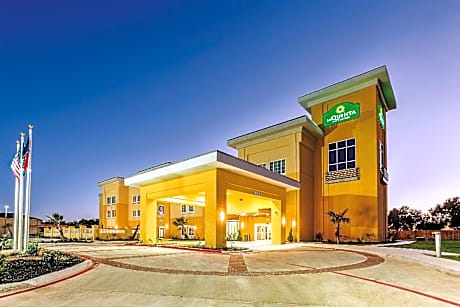 La Quinta Inn & Suites by Wyndham Cotulla