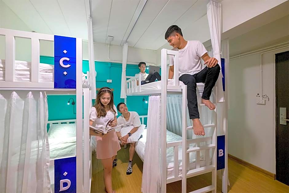 BED Friends Poshtel