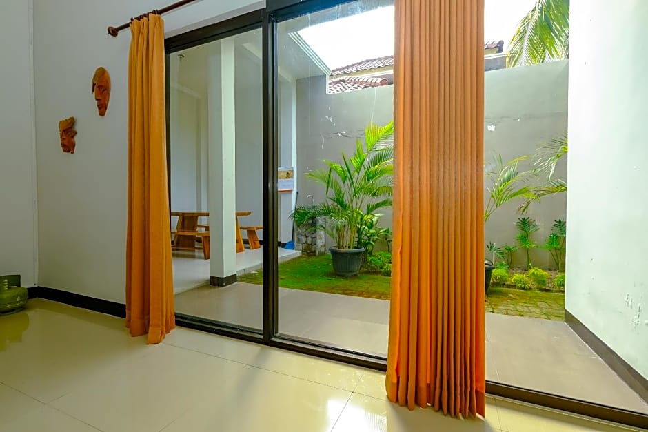 OYO 2284 Grand Villa Meninting