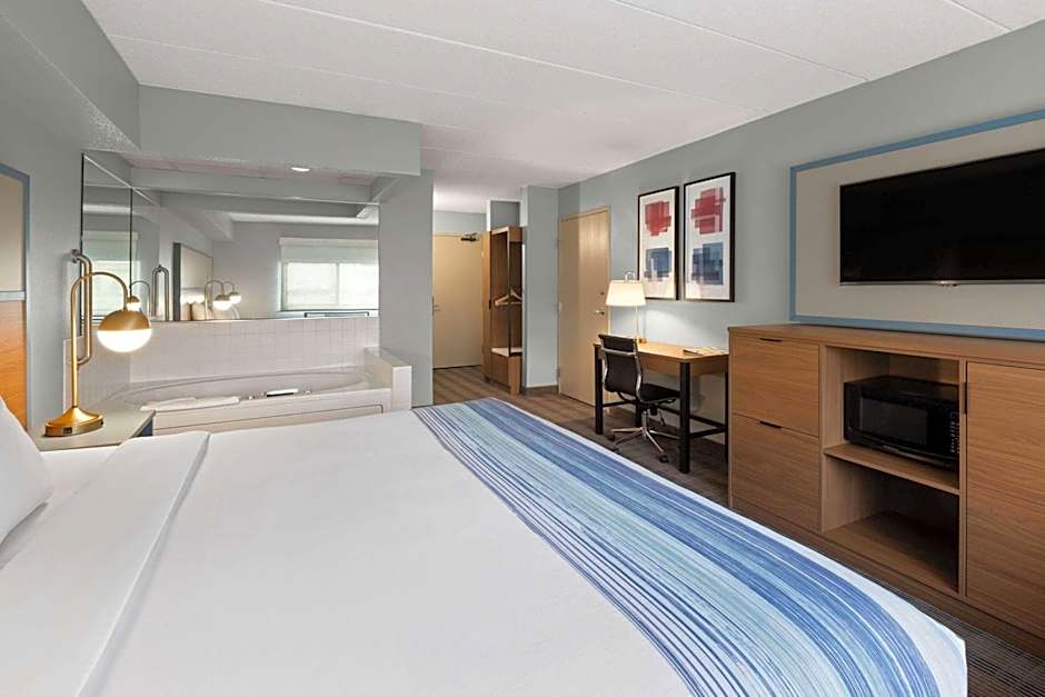 AmericInn by Wyndham North Branch