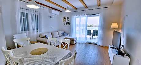 Captain's House Primošten - feel the sea