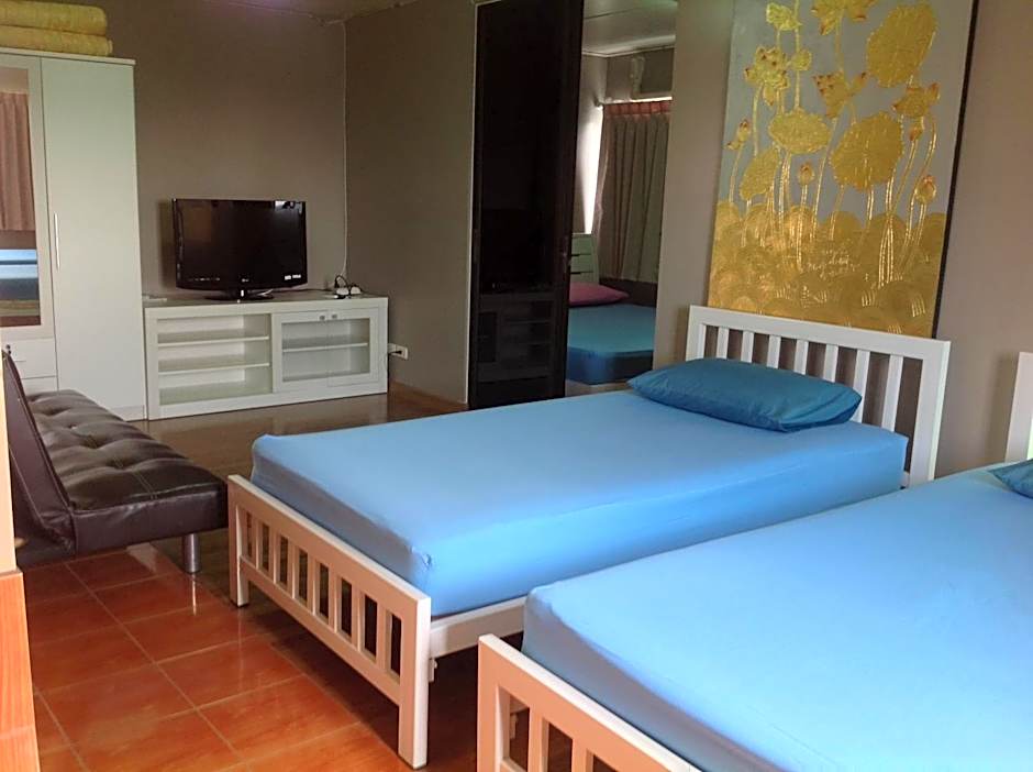 Baan Khun Rak – Bangkok, NY