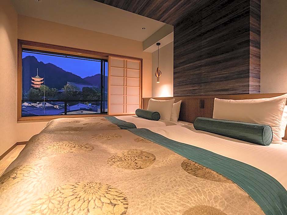 Foto 1 von 18 von Japanese Western Style Room with Semi Open Air Bath