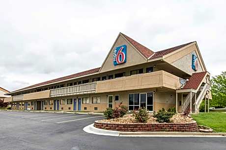 Motel 6-Overland Park, KS