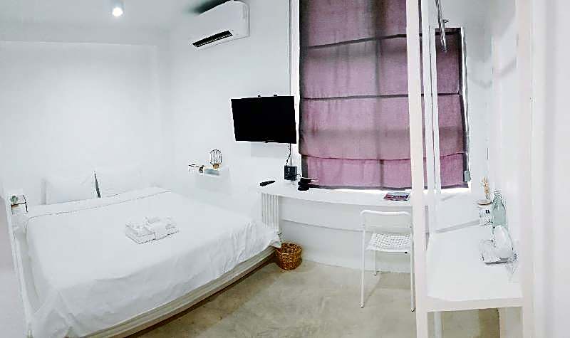 Flat White Cafe x Poshtel