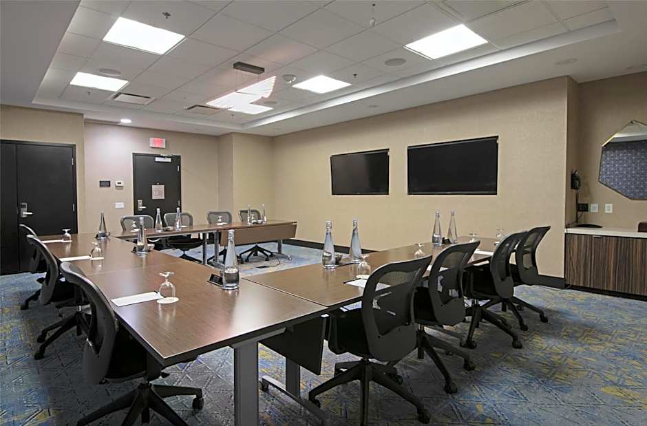 DoubleTree by Hilton West Edmonton