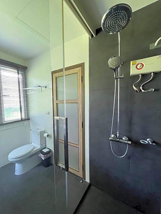 PoolVillaPattaya next to the sea