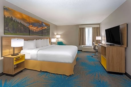 1 King Bed Studio Suite Non-Smoking