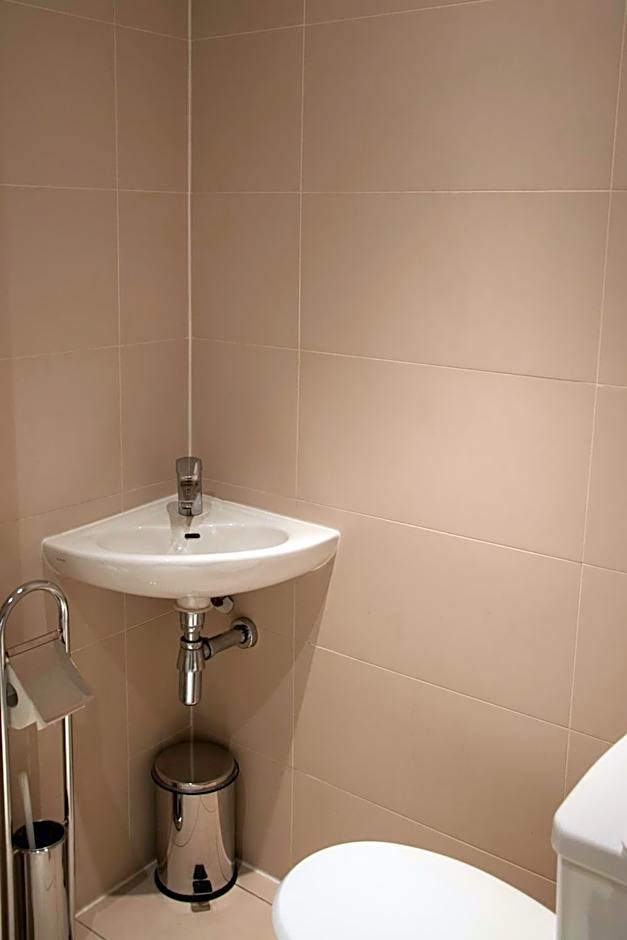 12 London Street Apartments