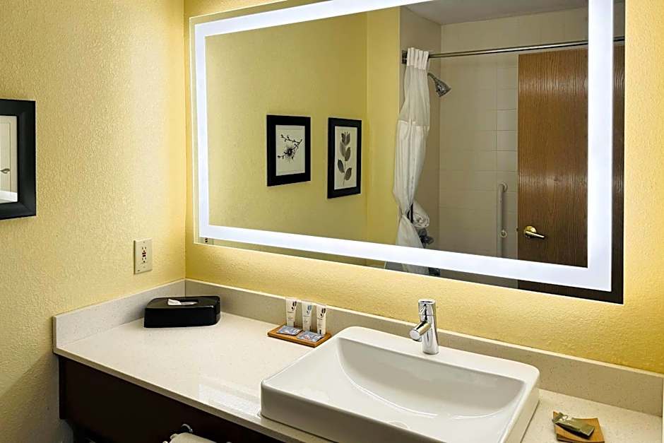 Country Inn & Suites by Radisson, Mishawaka - South Bend