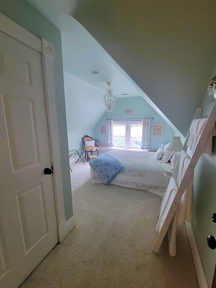 Linda Sue Manor