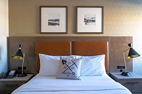 1 Queen Bed, Non-Smoking, Sofabed, Microwave And Refrigerator, Desk, High Speed Internet Access, Air