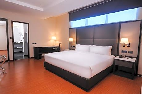 One-Bedroom King Suite