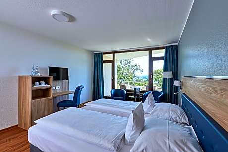 Family Room with Garden View