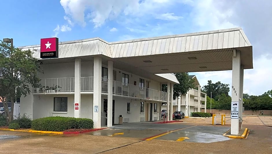 Super 6 Inn & Suites Baton Rouge